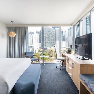 Executive One-Bedroom King Suite City Bay View